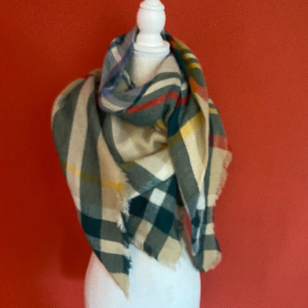 Large wool scarf/wrap - Picture 4 of 5